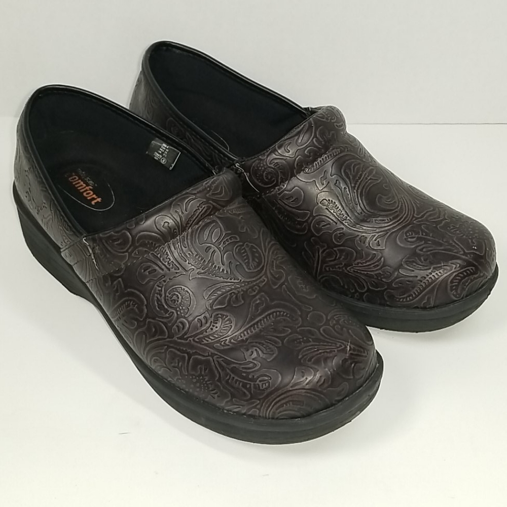 safeTstep Women's Slip Resistant Brown Clogs